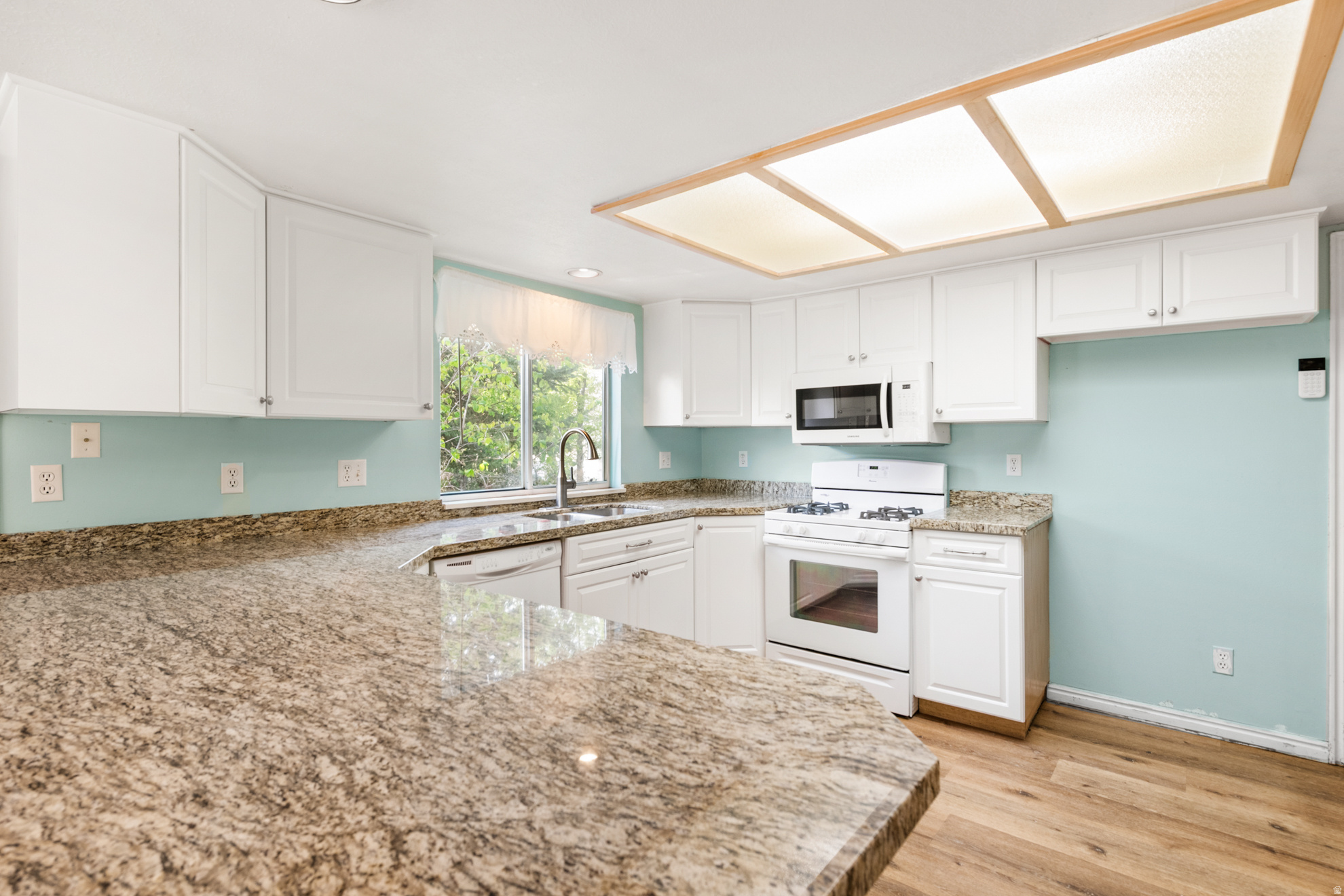 HIDDEN VALLEY COUNTRY CLUB ESTATES - Residential