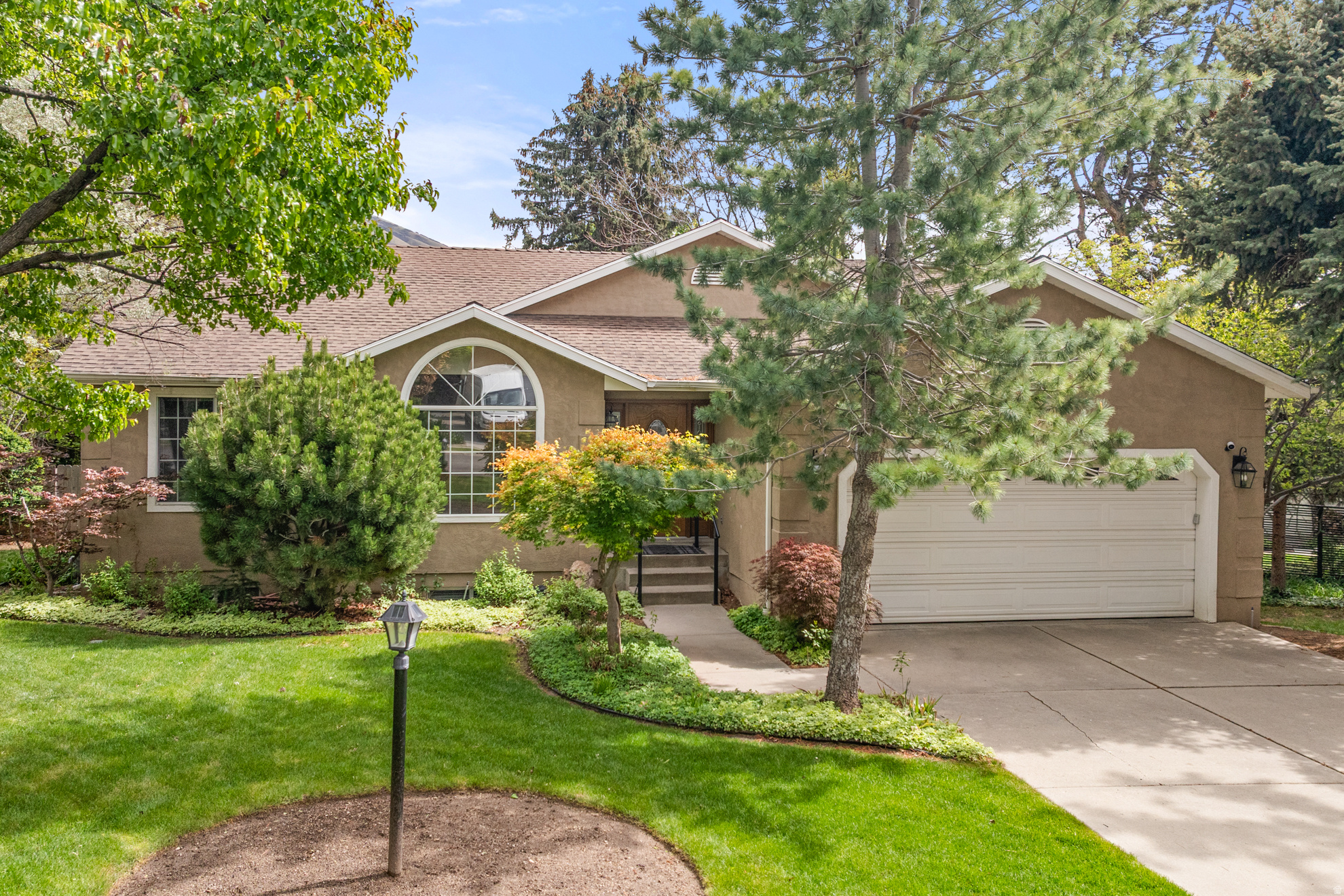 HIDDEN VALLEY COUNTRY CLUB ESTATES - Residential