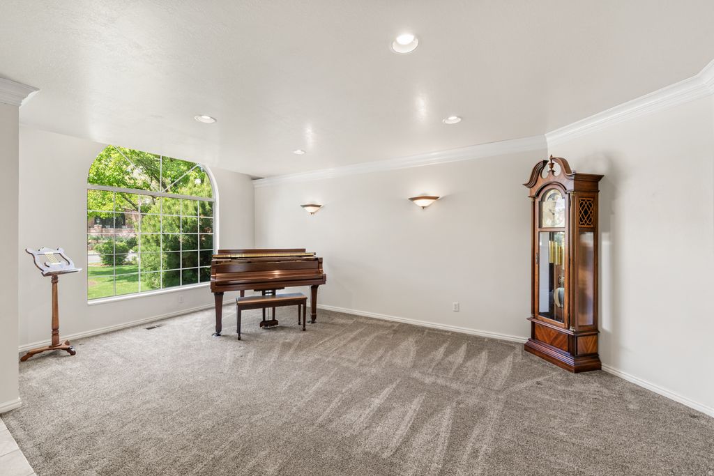 Photo of 11831 S HIDDEN VALLEY CLUB DR, Sandy, UT 84092 (MLS # 2154274)