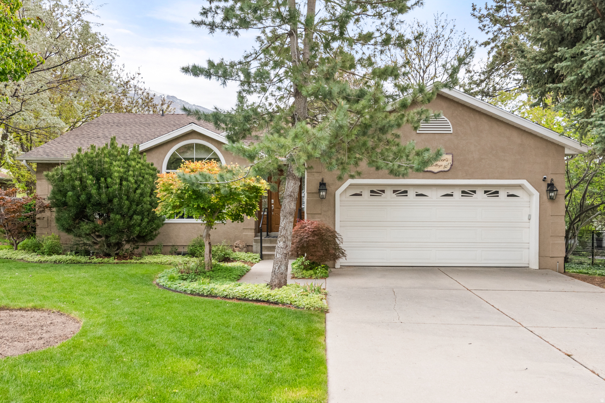 HIDDEN VALLEY COUNTRY CLUB ESTATES - Residential