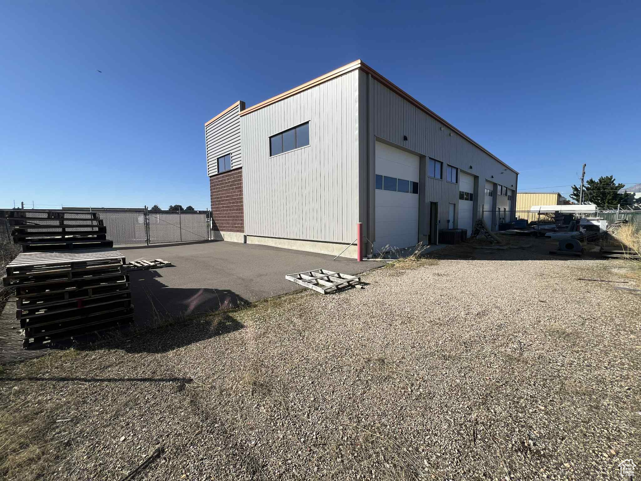 OGDEN INDUSTRIAL PARK - Commercial Lease