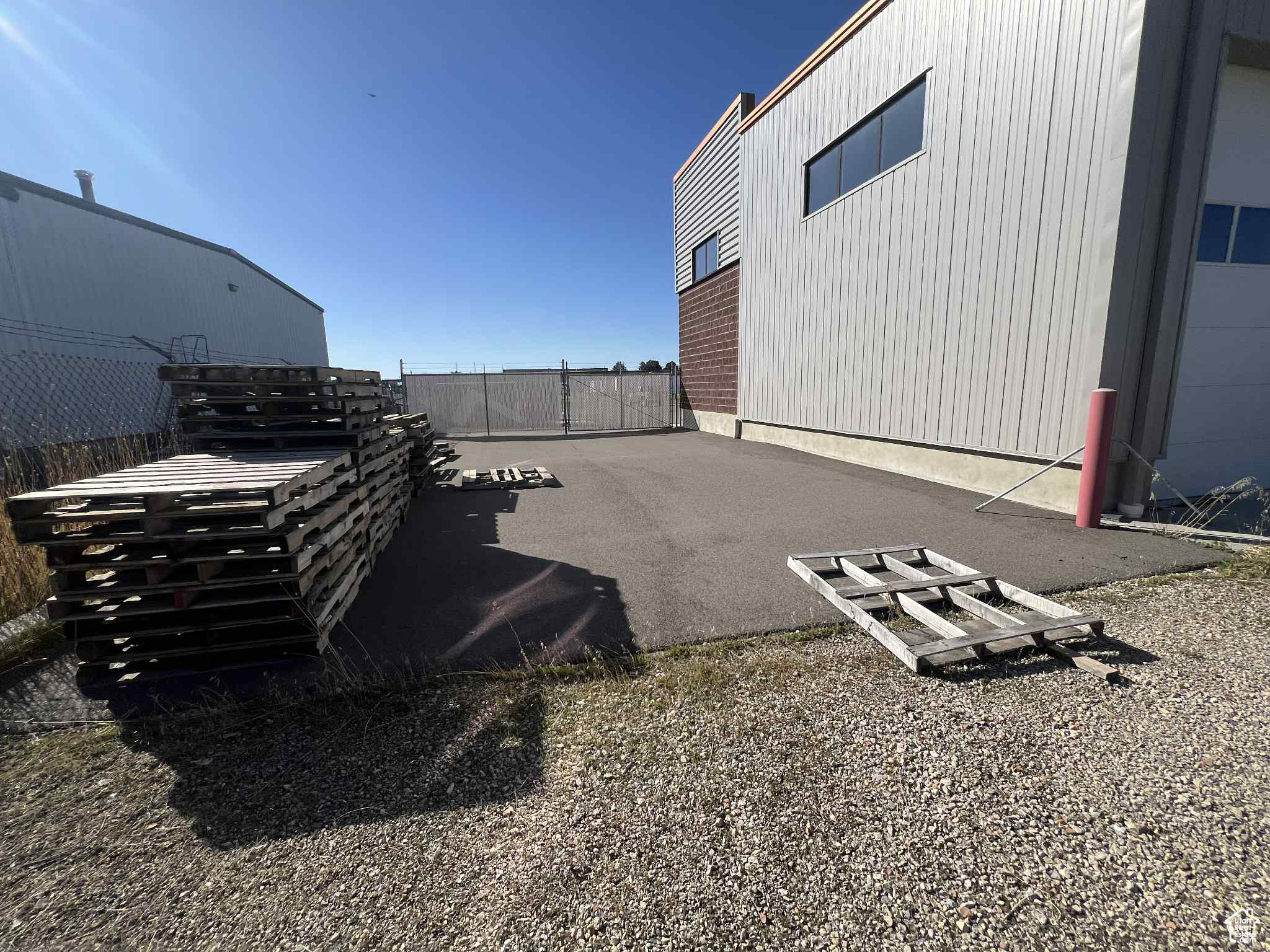 OGDEN INDUSTRIAL PARK - Commercial Lease