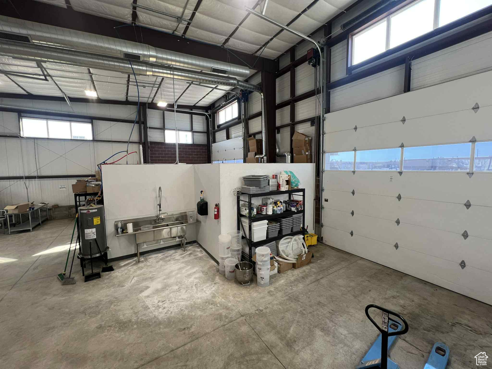 OGDEN INDUSTRIAL PARK - Commercial Lease