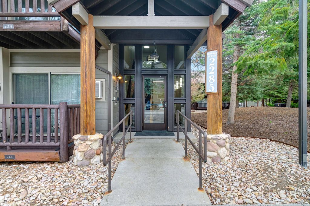 Photo of 2285 SIDEWINDER DR #737, Park City, UT 84060 (MLS # 2153421)