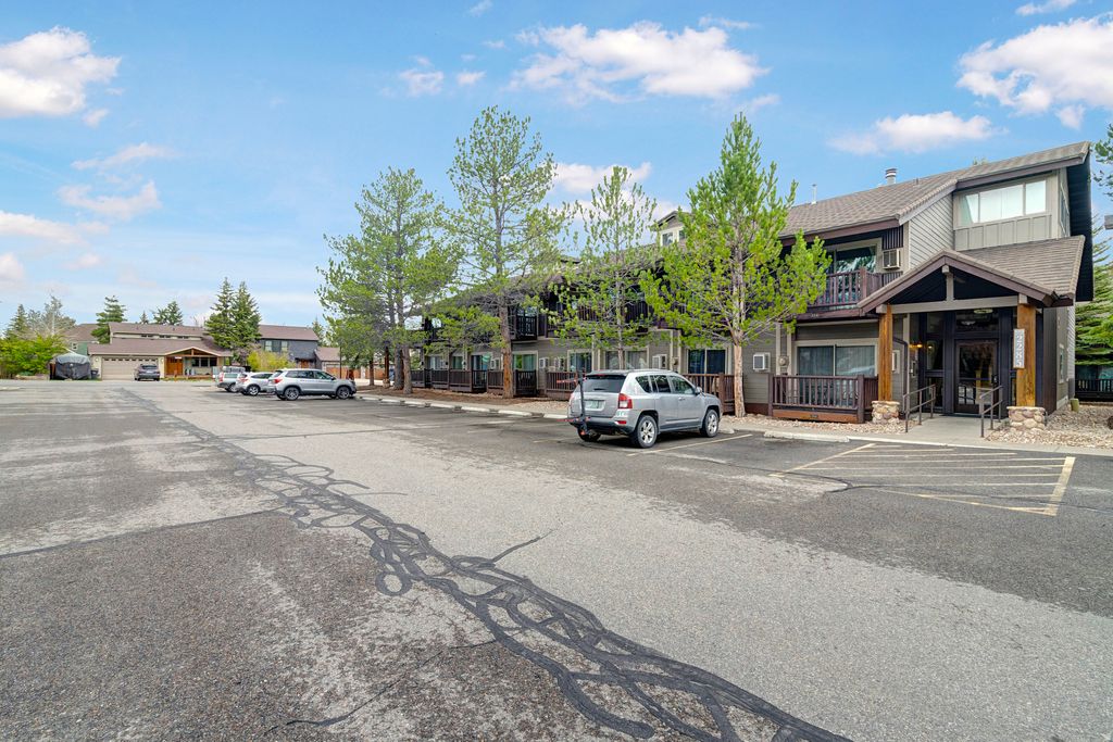 Photo of 2285 SIDEWINDER DR #737, Park City, UT 84060 (MLS # 2153421)