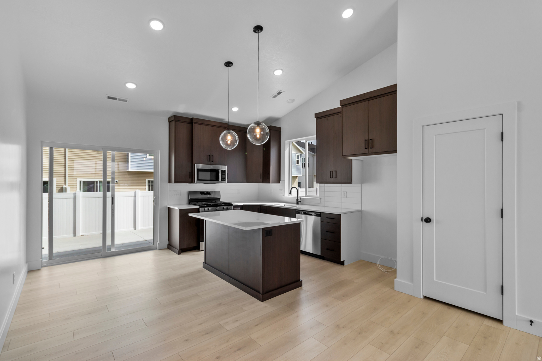 ENVISION ESTATES - Residential