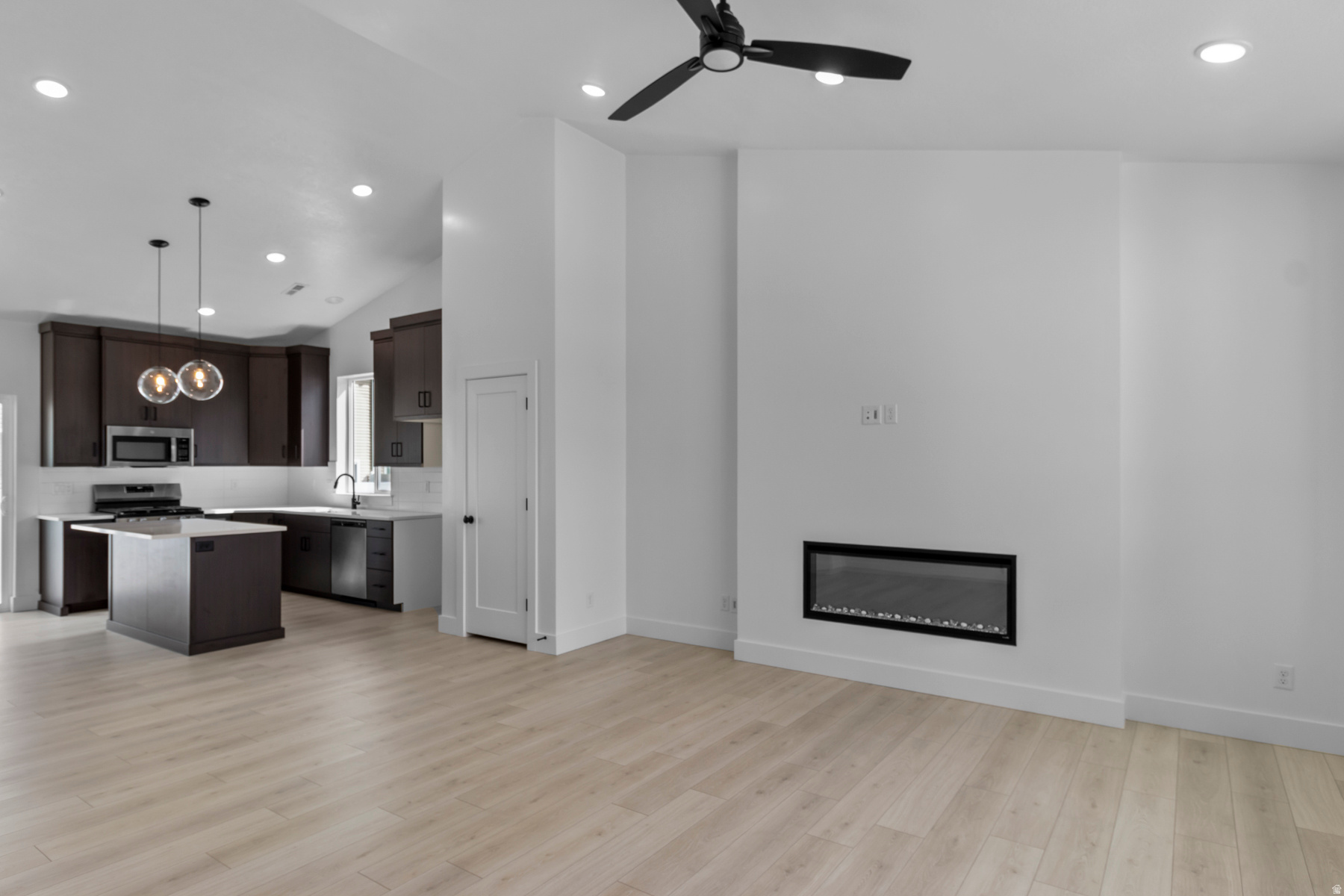 ENVISION ESTATES - Residential