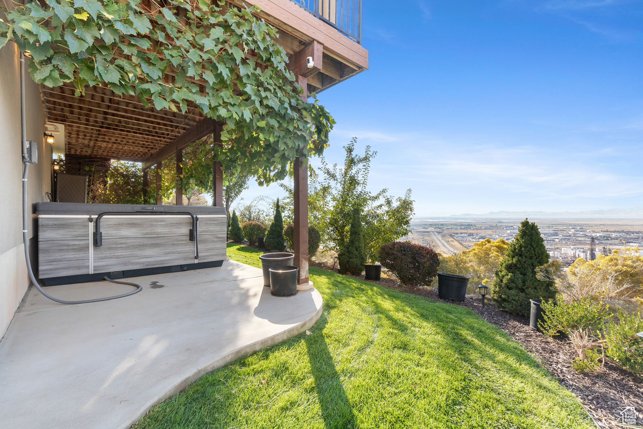 VIEWS AT EAGLEWOOD VILLAGE - Residential