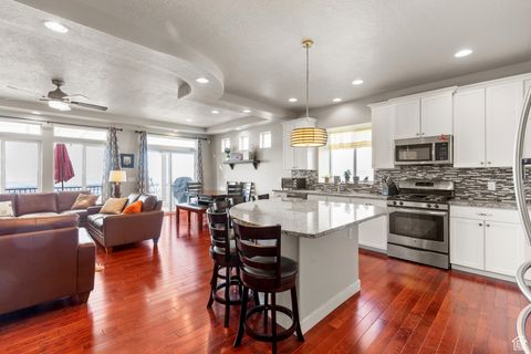 Tiny photo for 460 S SUNSET RIDGE DR, North Salt Lake, UT 84054 (MLS # 2116427)