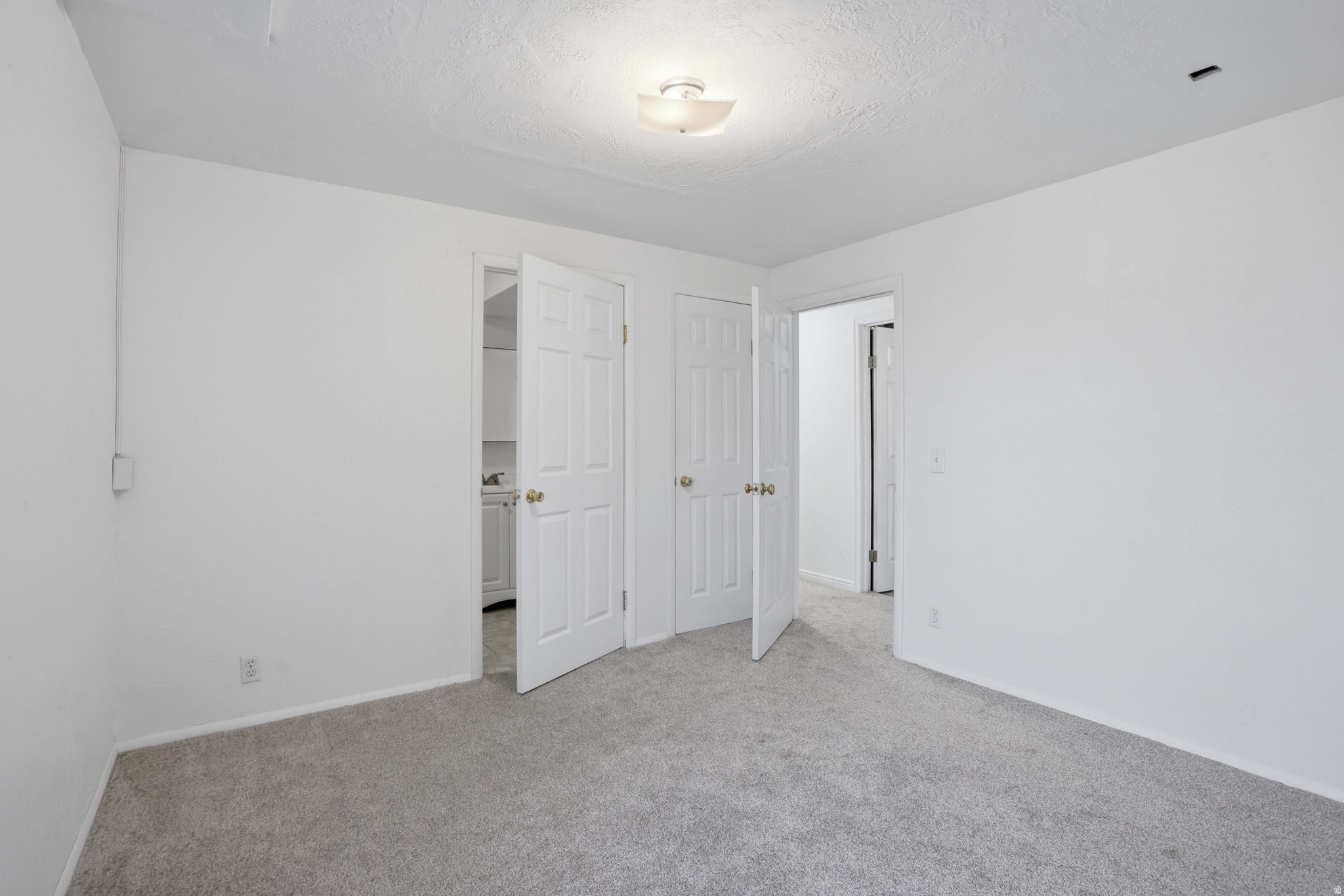 WALNUT HILLS - Residential