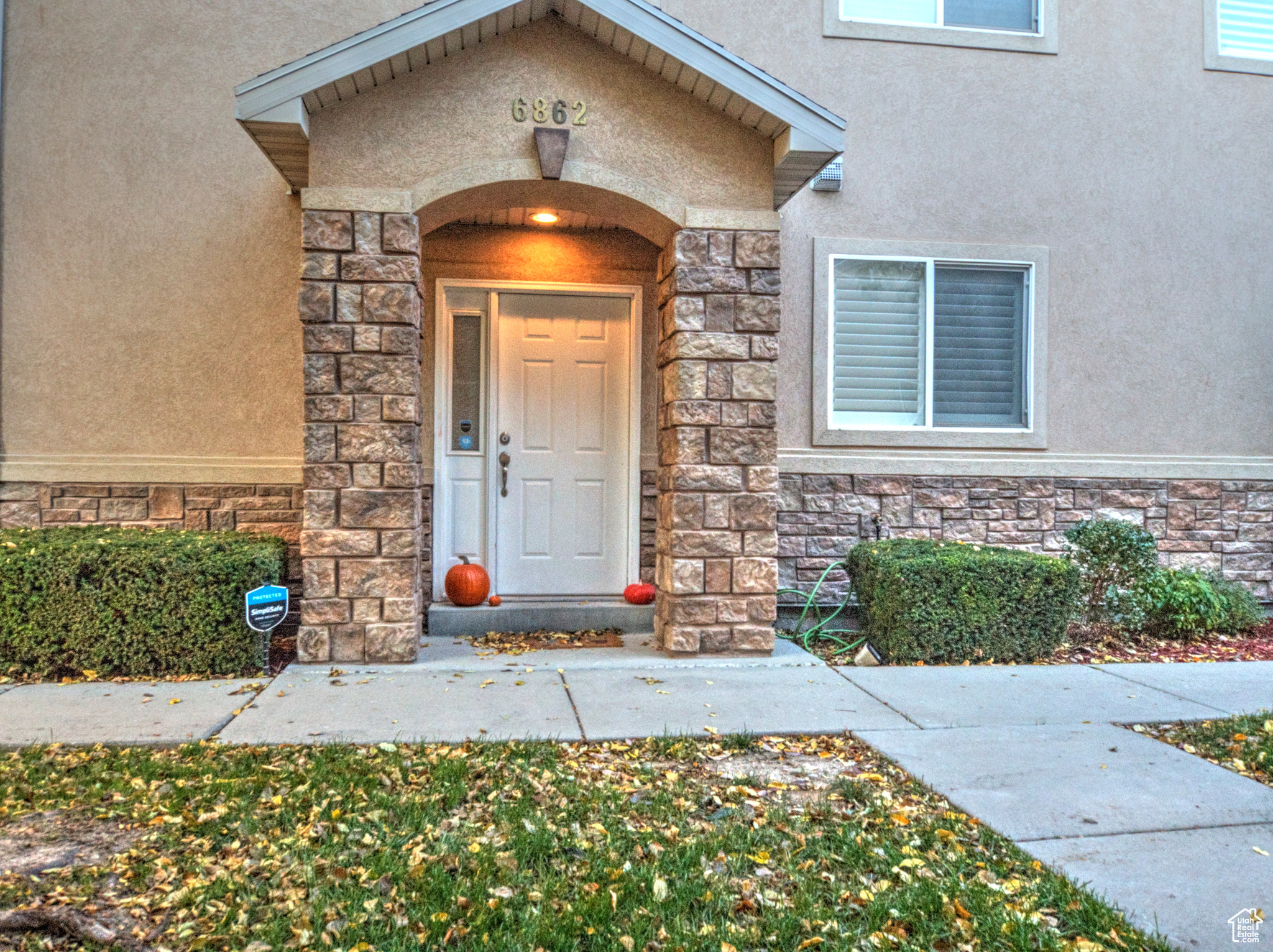 THE TOWNS AT HUNTER VILLAGE - Residential