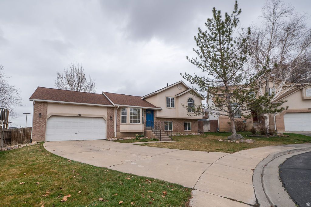 Photo of 587 E EASTPOINTE CIR N, North Salt Lake, UT 84054 (MLS # 2142281)