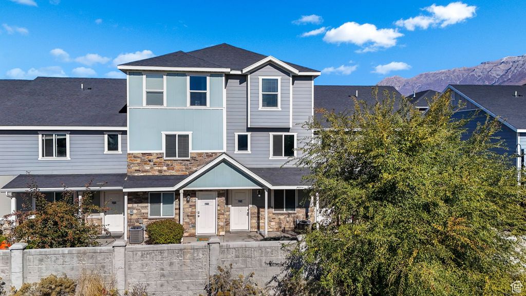 Photo for 740 E 125 N, Vineyard, UT 84059 (MLS # 2119645)