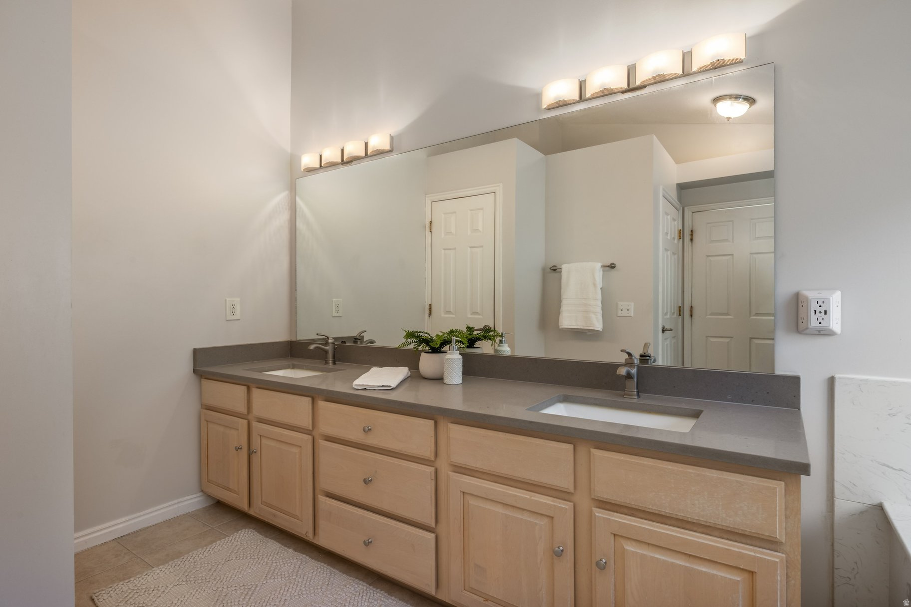 SILVER HAWK - Residential