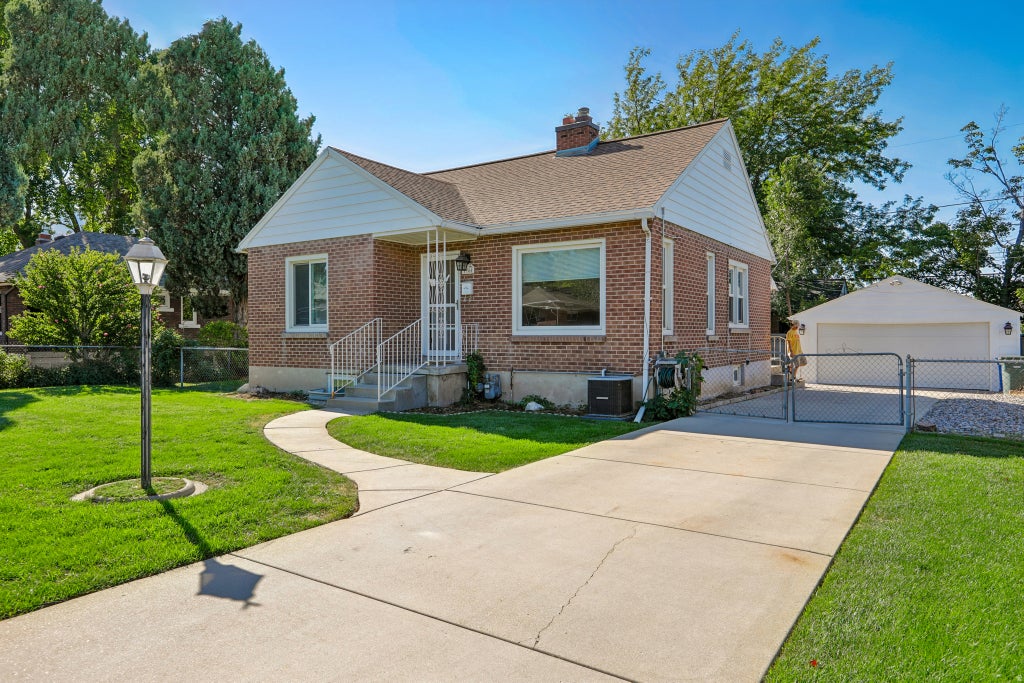 Photo of 1944 E 1700 S, Salt Lake City, UT 84106 (MLS # 2182279)