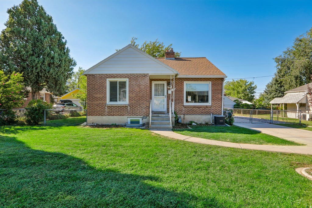 Photo of 1944 E 1700 S, Salt Lake City, UT 84106 (MLS # 2182279)