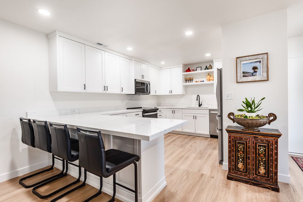 Photo of 4851 WOODBRIDGE DR #41, Salt Lake City, UT 84117 (MLS # 2136520)