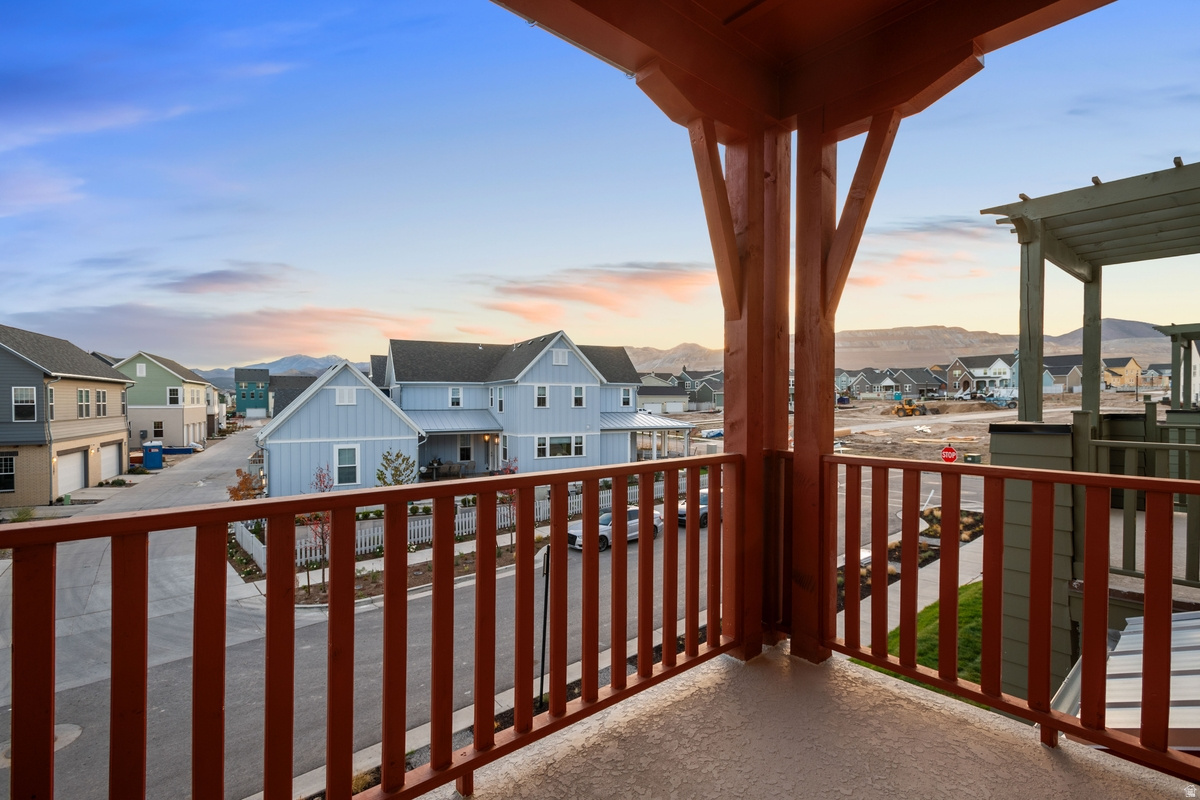 DAYBREAK - Residential