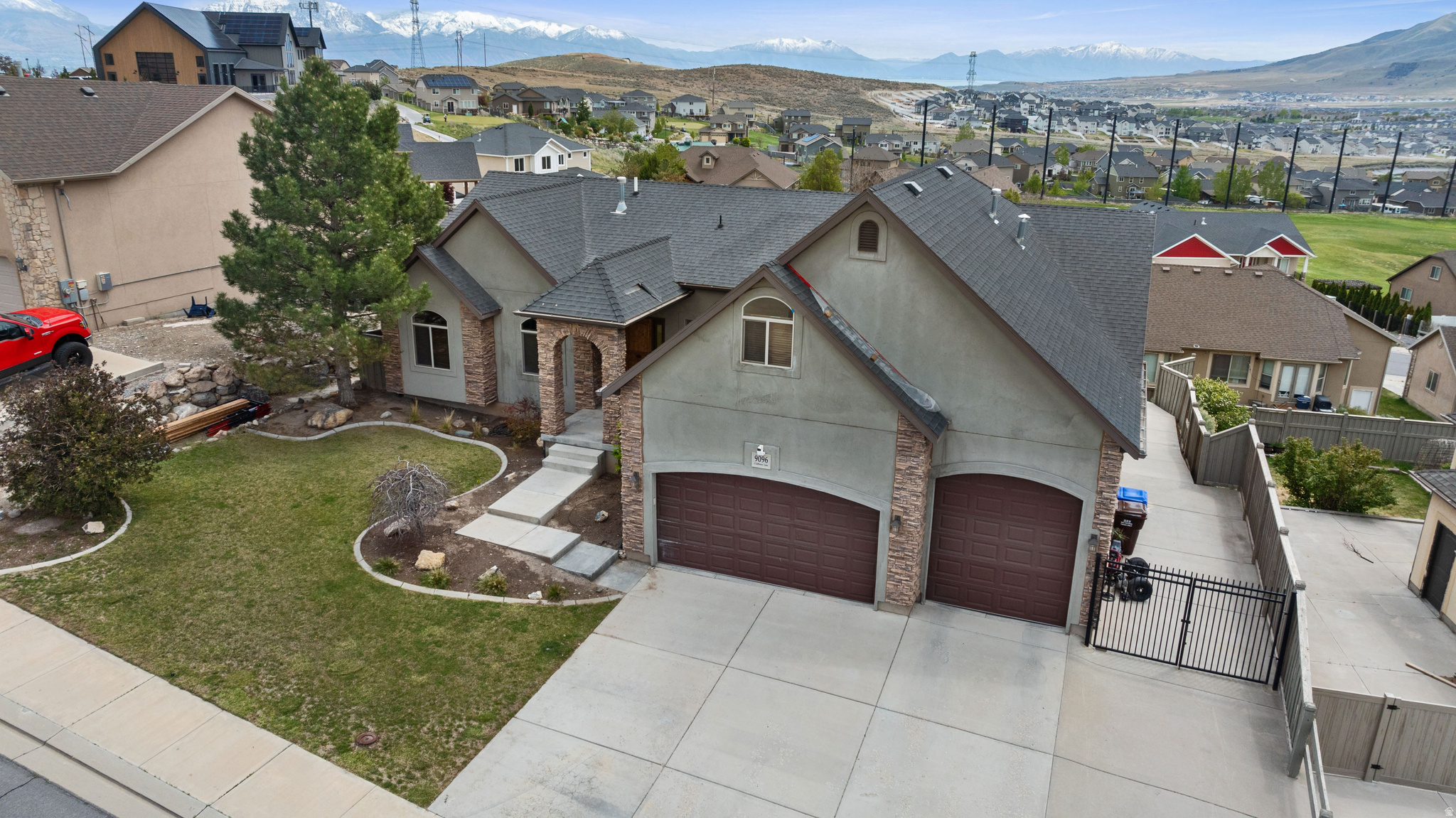 HIGHLANDS ON THE GRE - Residential