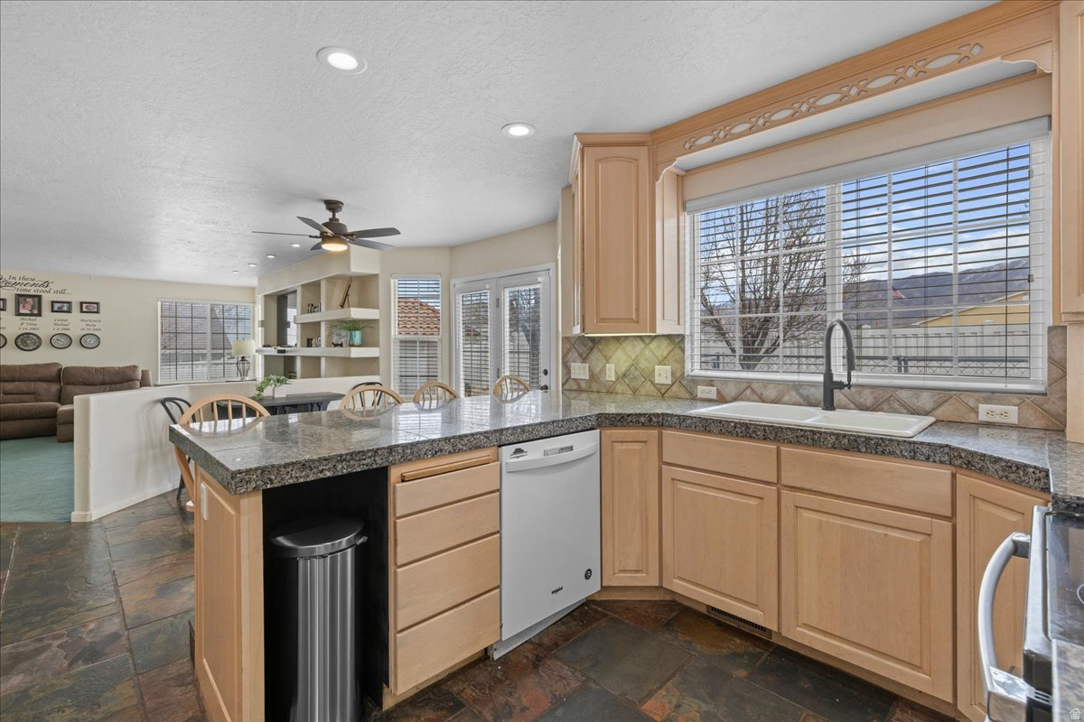 VINE STREET VILLAS - Residential