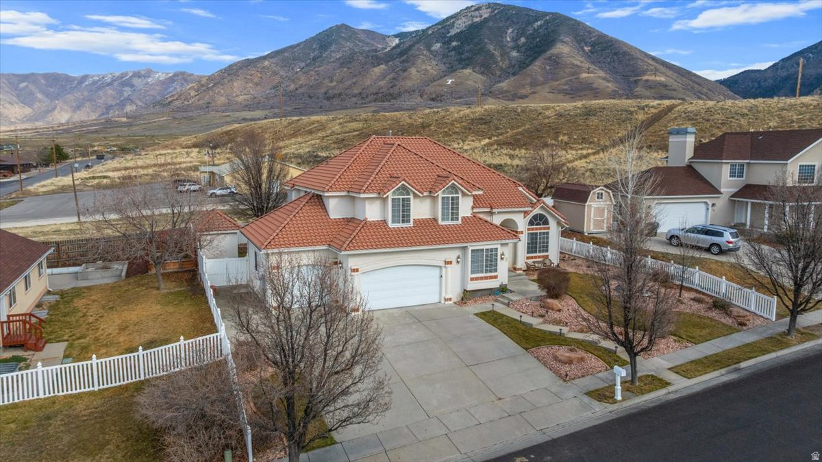 VINE STREET VILLAS - Residential