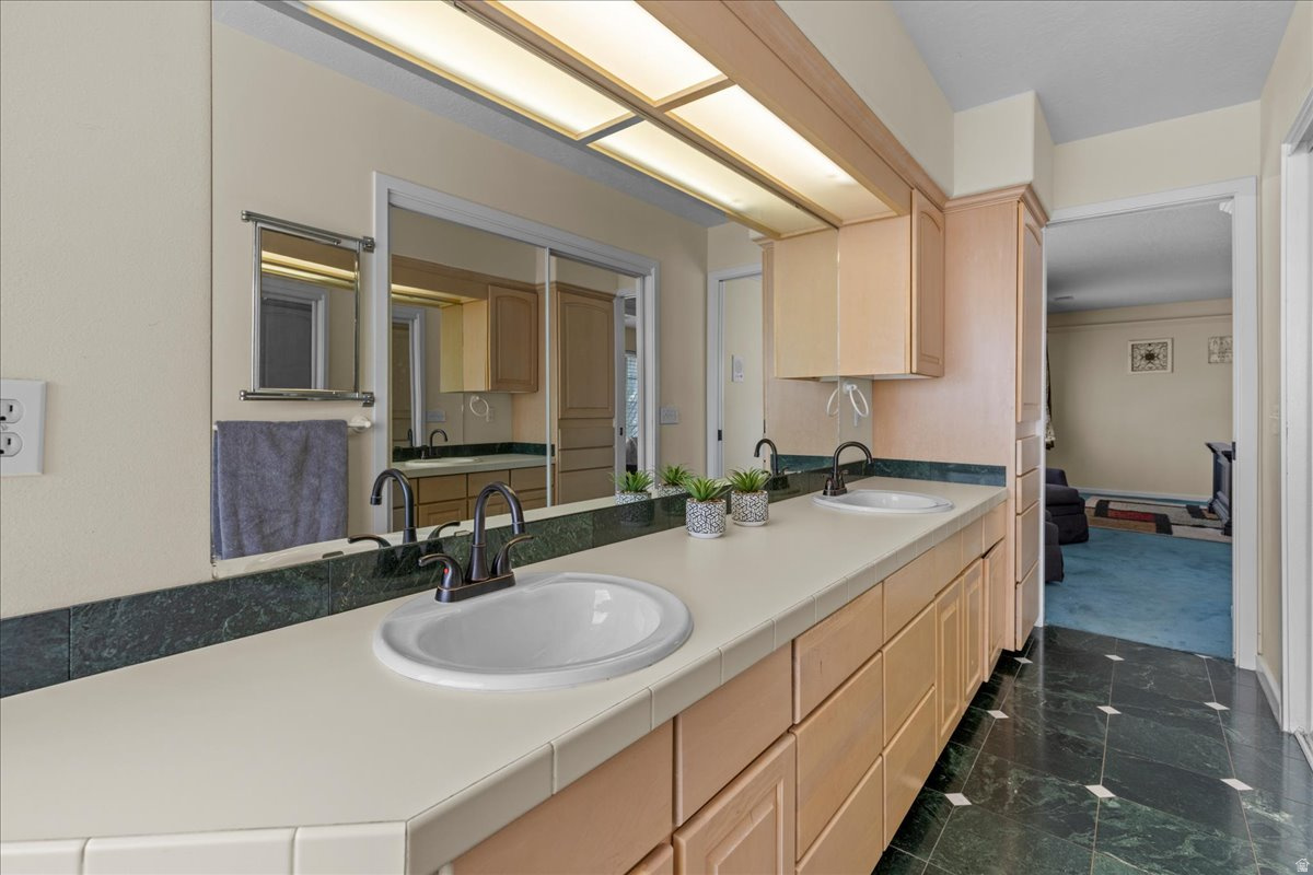 VINE STREET VILLAS - Residential