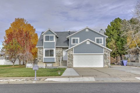 Photo of 812 E 1925 N, North Ogden, UT 84414 (MLS # 2124661)