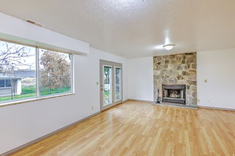 Tiny photo for 812 E 1925 N, North Ogden, UT 84414 (MLS # 2124661)