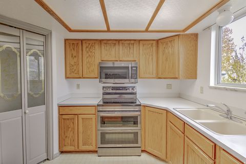 Tiny photo for 812 E 1925 N, North Ogden, UT 84414 (MLS # 2124661)