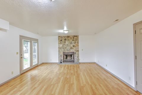 Tiny photo for 812 E 1925 N, North Ogden, UT 84414 (MLS # 2124661)