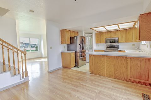 Tiny photo for 812 E 1925 N, North Ogden, UT 84414 (MLS # 2124661)