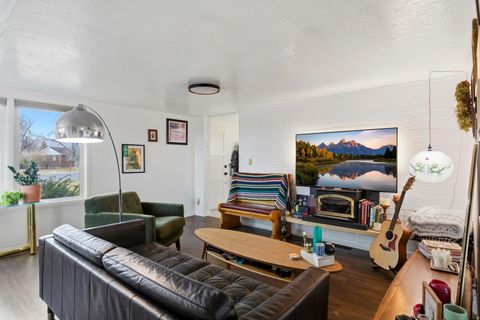 Tiny photo for 2 E WICKER LN, Bountiful, UT 84010 (MLS # 2136551)