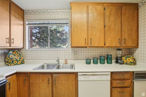 Tiny photo for 1235 E COTTONWOOD HILLS DR, Sandy, UT 84094 (MLS # 2111728)