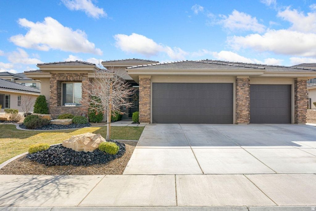Photo of 2907 W NEMI LN, Saint George, UT 84770 (MLS # 2139828)