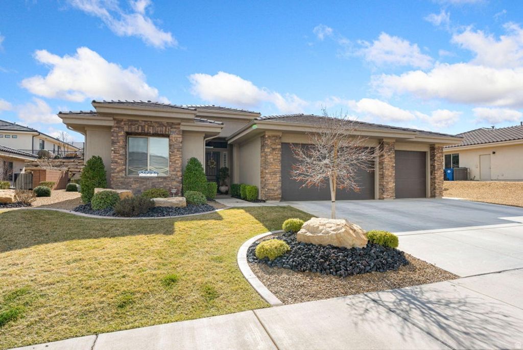 Photo of 2907 W NEMI LN, Saint George, UT 84770 (MLS # 2139828)