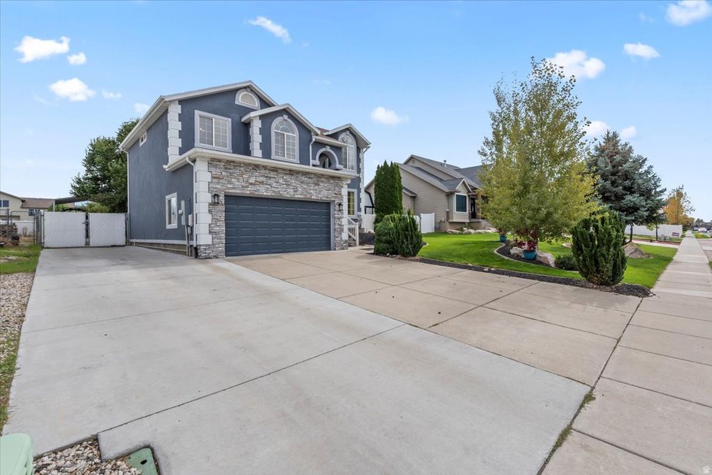 Photo of 1132 N 780 W, Clinton, UT 84015 (MLS # 2128561)