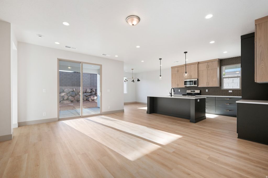 Photo of 1589 N ASCENT ST #150, Washington, UT 84780 (MLS # 2124413)