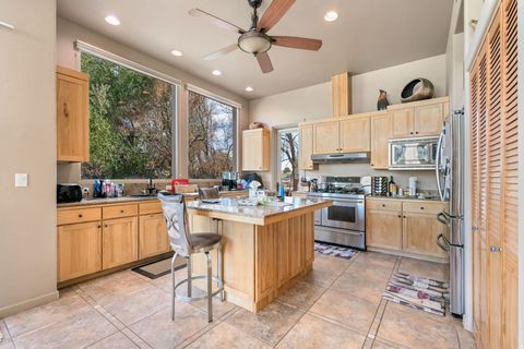 Tiny photo for 19 BOULDER CIR, Santa Clara, UT 84765 (MLS # 2126727)