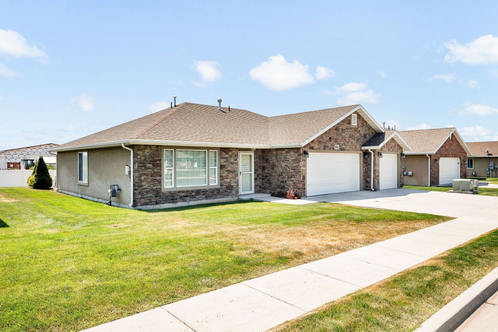 Photo of 262 W 60 S, Hyde Park, UT 84318 (MLS # 2177428)