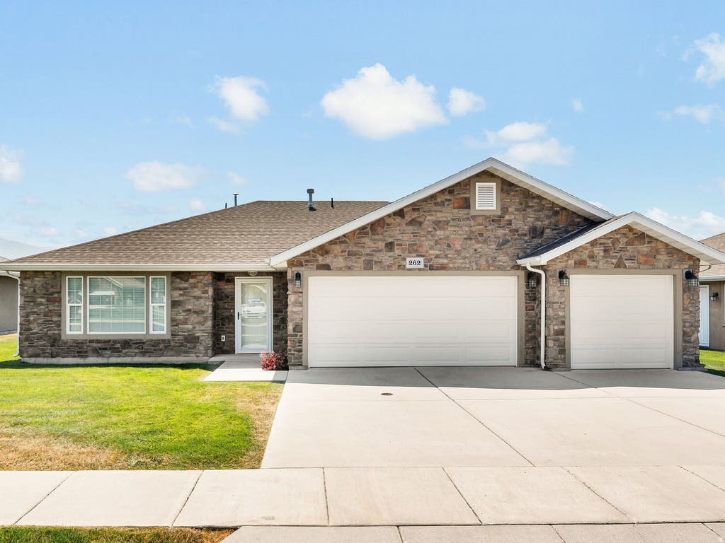 Photo of 262 W 60 S, Hyde Park, UT 84318 (MLS # 2177428)