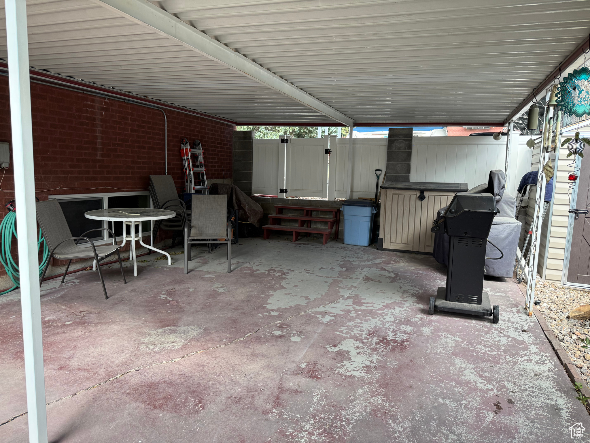 HOLLADAY HILLS - Residential