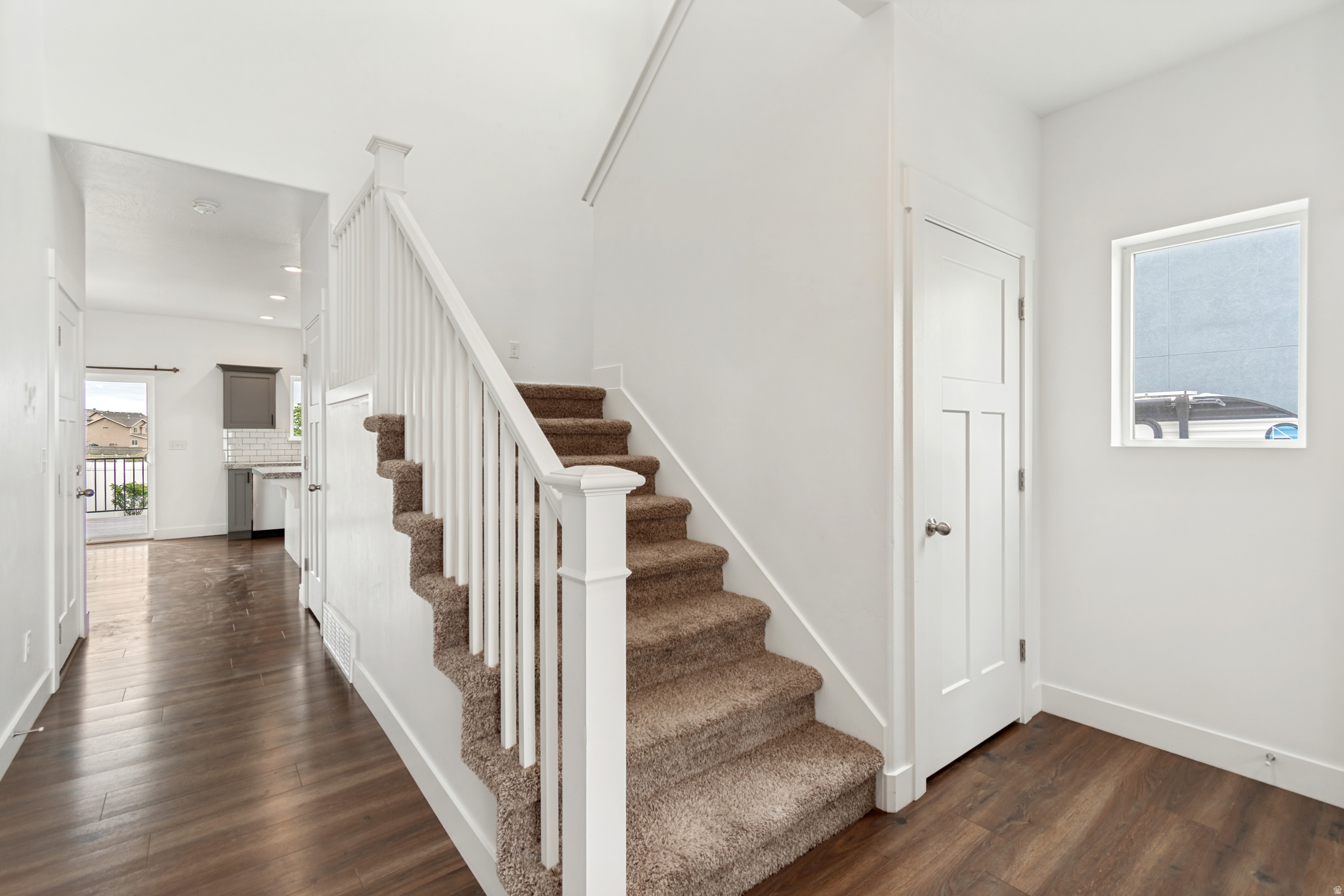 SILVER LAKE - Residential