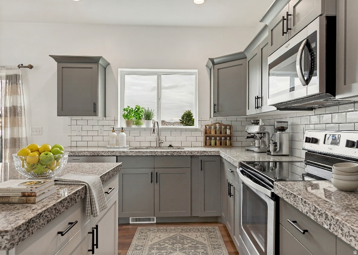 SILVER LAKE - Residential