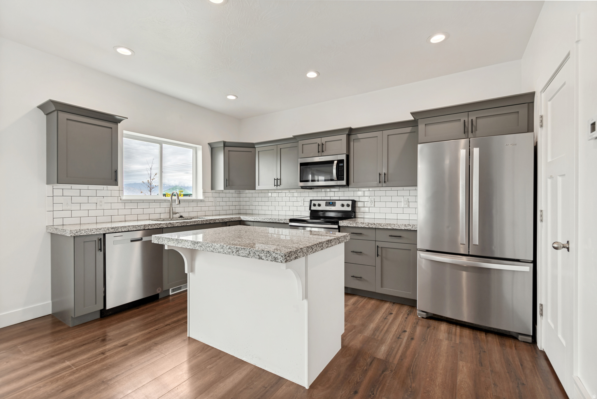 SILVER LAKE - Residential