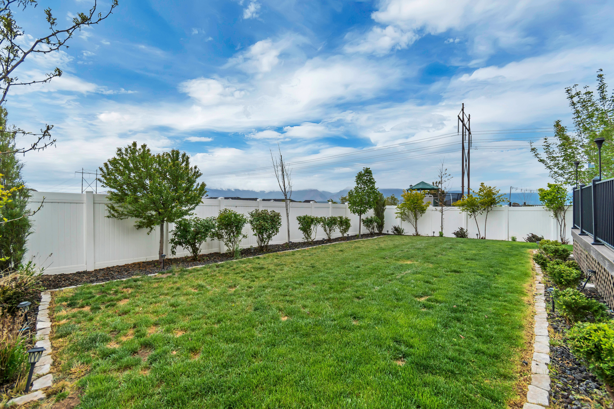 SILVER LAKE - Residential