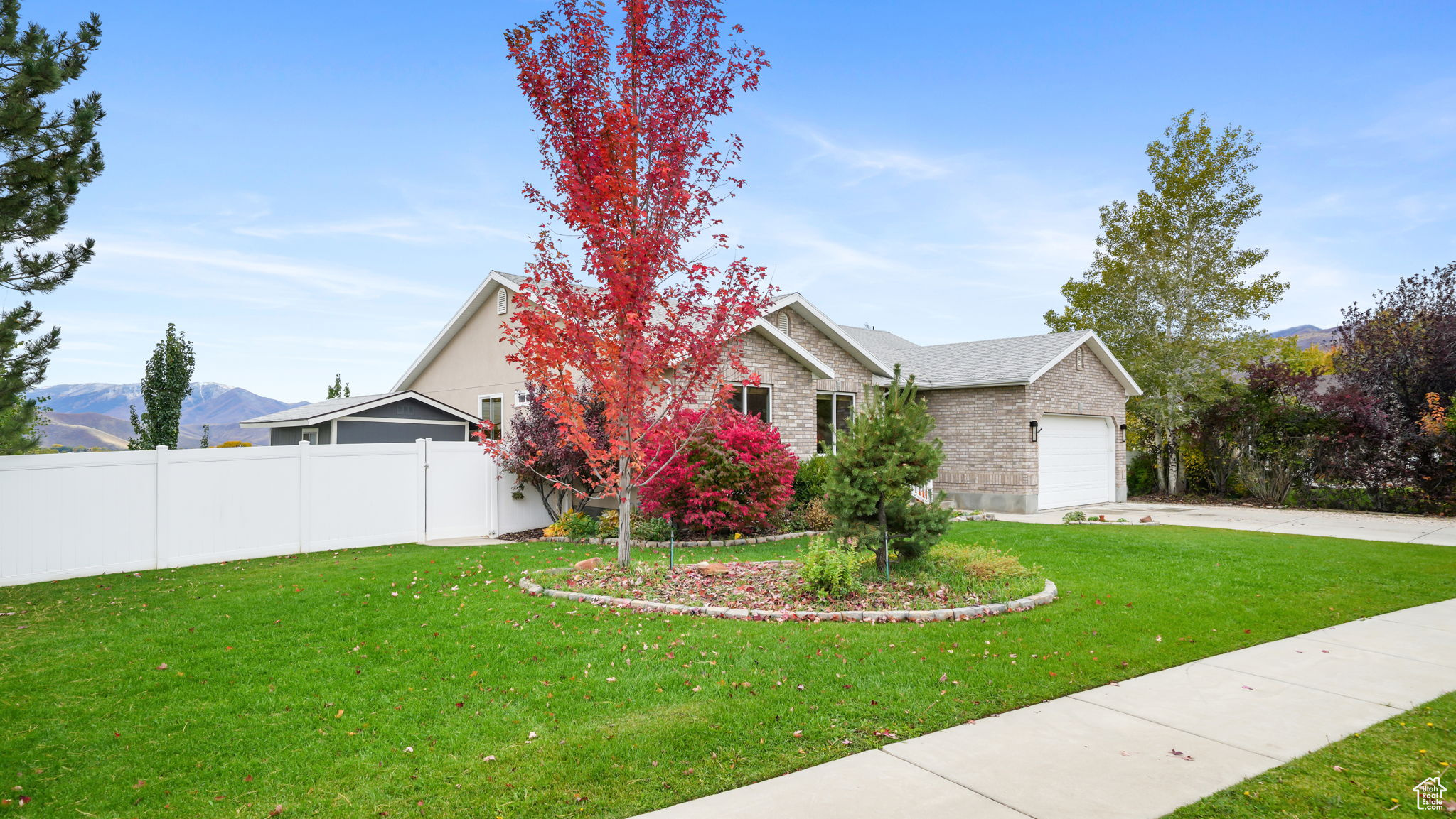 FOX DEN ESTATES - Residential