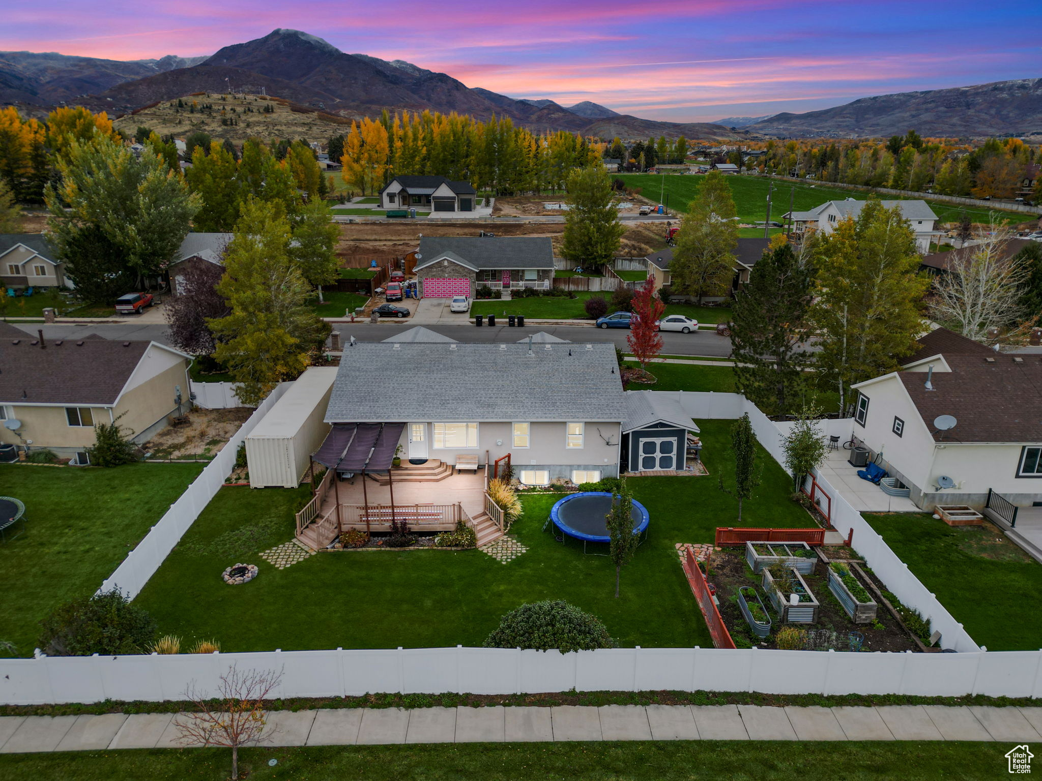 FOX DEN ESTATES - Residential