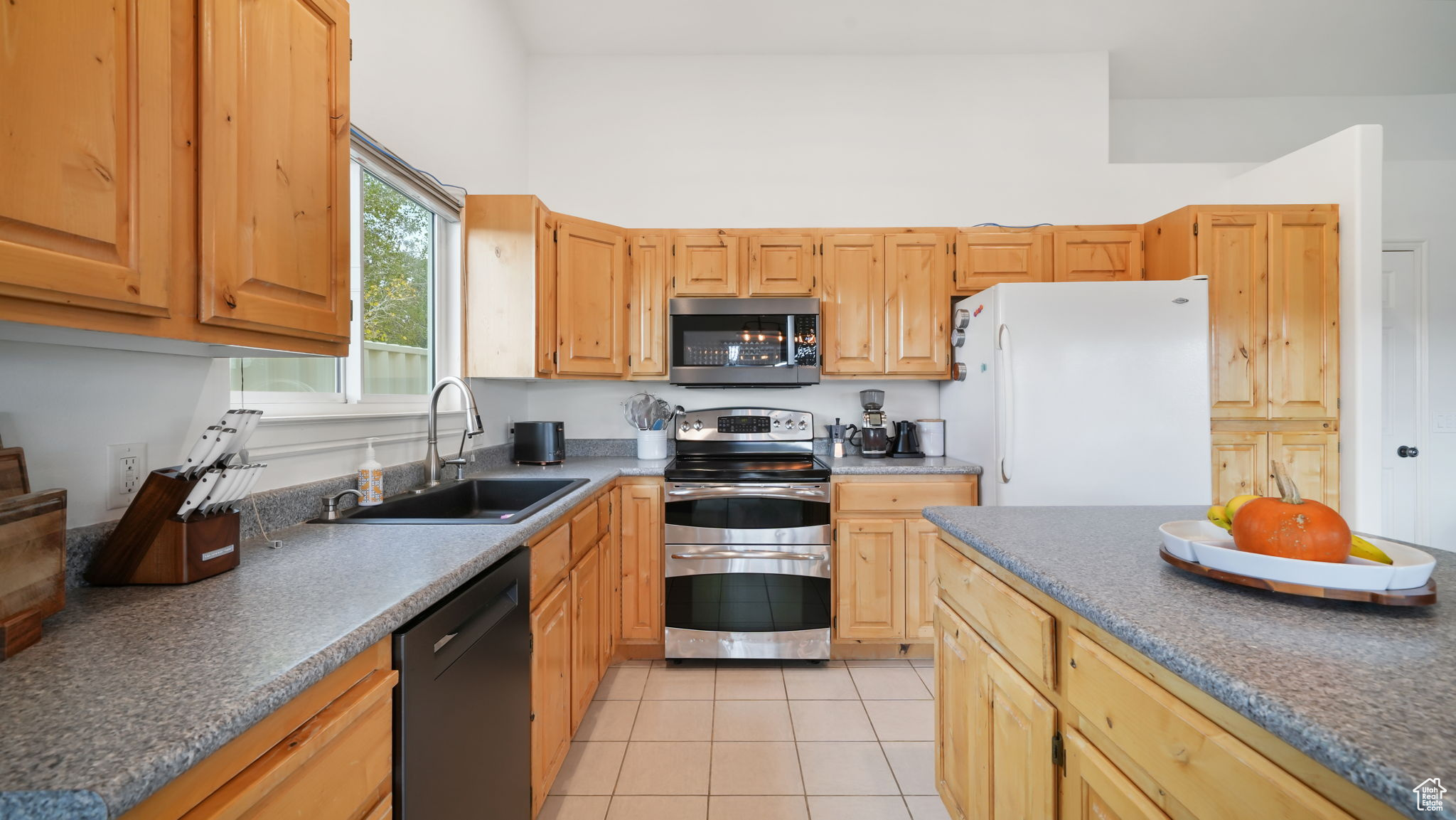 FOX DEN ESTATES - Residential