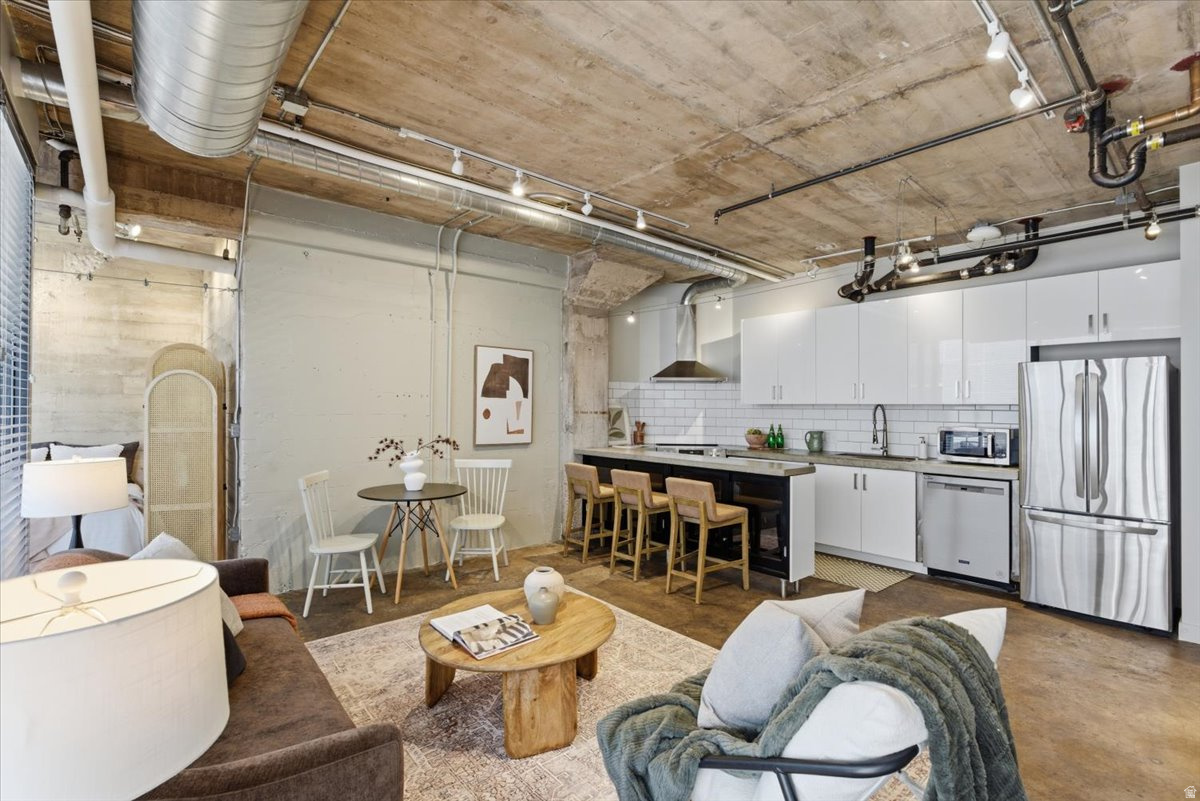 DAKOTA LOFTS - Residential