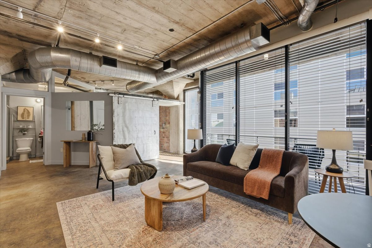 DAKOTA LOFTS - Residential